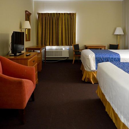 Travelodge By Wyndham St. Louis Berkeley Экстерьер фото