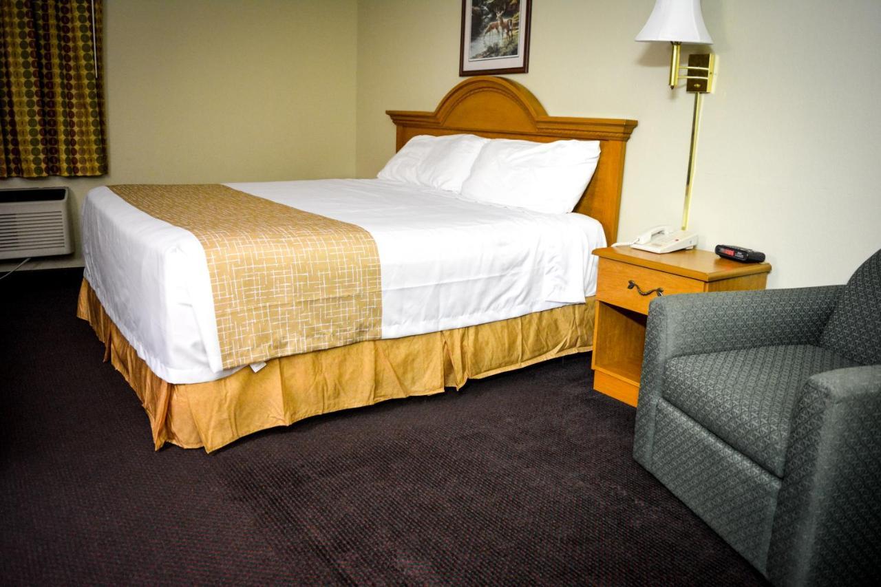 Travelodge By Wyndham St. Louis Berkeley Экстерьер фото