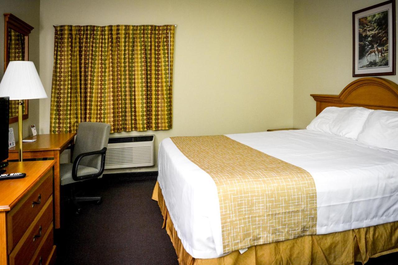 Travelodge By Wyndham St. Louis Berkeley Экстерьер фото